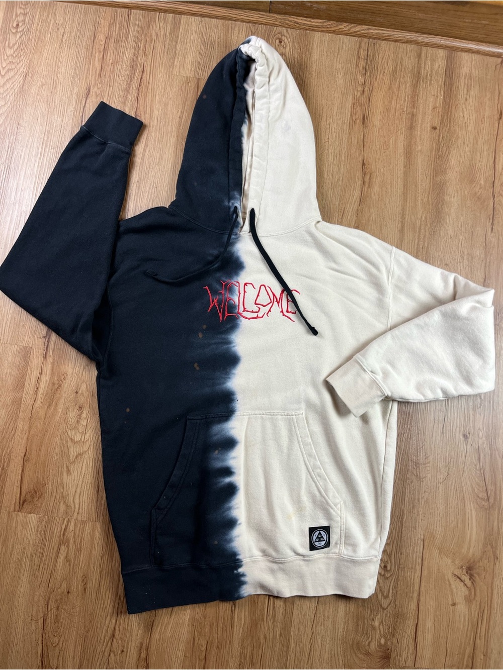 Welcome Skateboards Split Dip-Dye Hoodie Black Cream Red Logo Men’s M